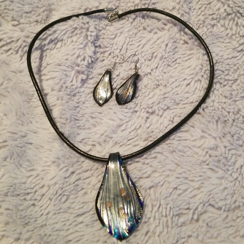 Beautiful necklace and earring set